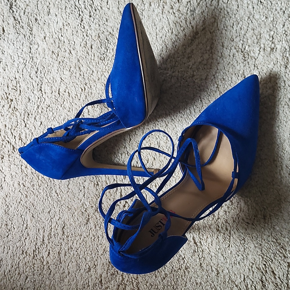 Blue velvet shoes